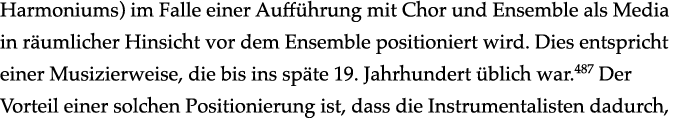 Harmoniums) im Falle einer Aufführung mit Chor und Ensemble als Media in räumlicher Hinsicht vor dem Ensemble positio   